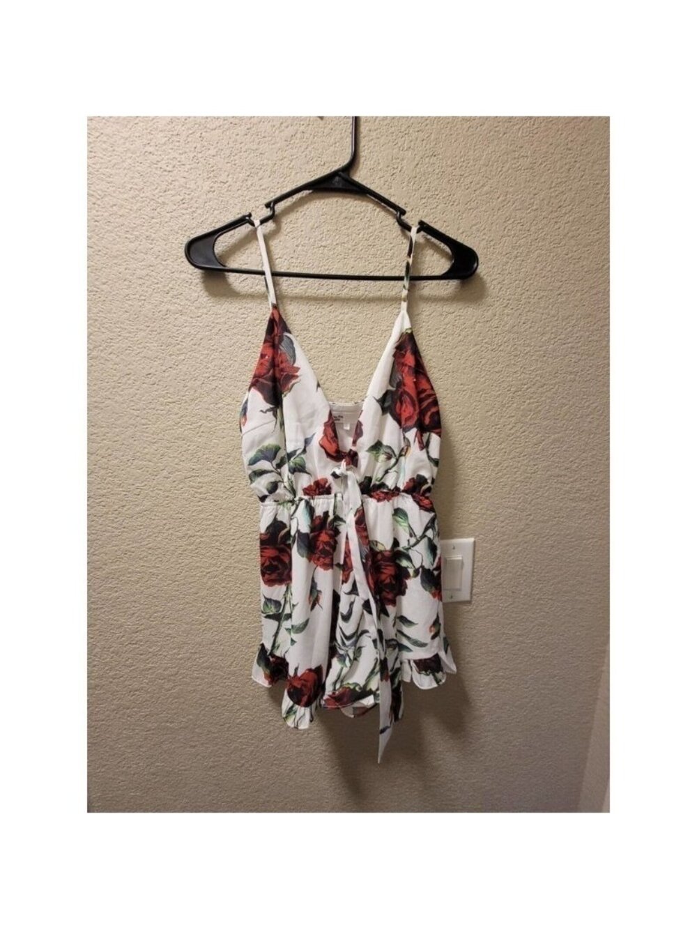 By The Way, White And Red Floral Shelby Front Tie Romper Size Small